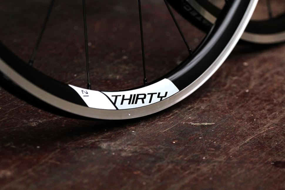 Aluminum clincher online wheelset